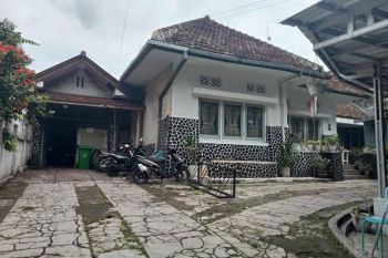 Dijual Rumah Klasik + Kost2an + foodcourt di Daho Bandung