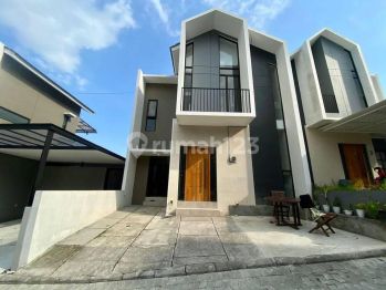 RUMAH MILENIAL 2 LANTAI KEKINIAN SIAP HUNI DALAM PERUMAHAN DI DEKAT PUSAT KOTA