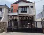 thumbnail-rumah-2-lantai-semi-furnished-shm-di-jl-ikan-jakarta-timur-0