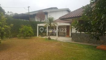 Rumah di Jalan raya bogor km 50 Cimandala hadap Timur halaman luas SHM