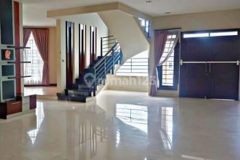 Setraduta Residence - Halaman & Carport Luas - Bangunan Terawat Siap Huni