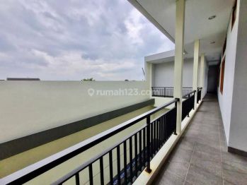 Rumah Mewah Jual Cepat di Komplek Cherryfield, Ciganitri, Bandung