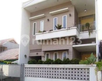 Rumah cantik asri & nyaman di komplek pondok bambu Jakarta