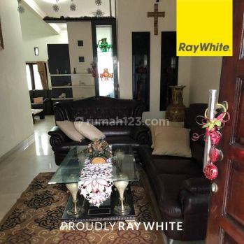 Rumah di Mekarwangi 2 Lantai Hadap Timur SHM