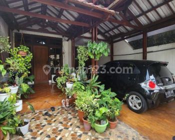 Rumah Terawat di Komplek Duren Sawit Bebas Banjir