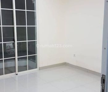 disewakan Rumah 2 Lantai SHM di Jl Green Lake City