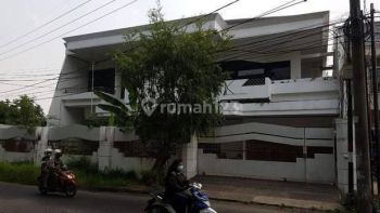 Rumah di Jl Raya Satelit Indah, Tanjungsari, Sukomamunggal, Surabaya SHM