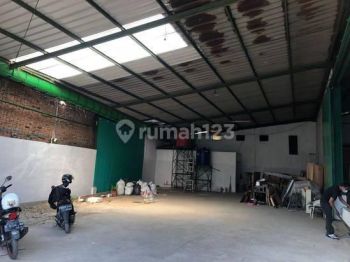 *Dijual Gudang Besar di Cibolerang Posisi Strategis*