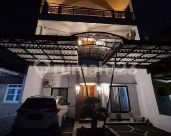 Rumah Dengan Rooftop Hanya Lima Menit Ke Jungle Land Sentul City