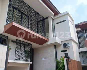 Rumah  Mutah Tropical Modern  Luas Tanah 207 M² kemamg Barat Jakarta Selatan