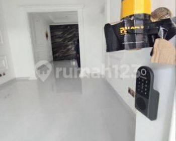 Turun Harga Rumah Ada Kolam Renang di Metland Menteng Cakung Jakarta Timur