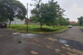 Kavling depan taman Boulevard di Anggrek Loka BSD City