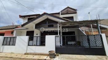 Rumah 2 Lantai Sudah Renovasi Sertifikat Hak Milik di Perumahan Delta Pekayon ,