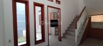 Rumah Minimalis 2 Lantai di Sayap Turangga , Buah Batu