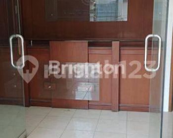 Ruko Graha Arteri Mas Jakbar, Terdapat Basement, Pantry, Furnish