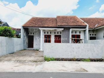 Rumah Nyaman Dekat Pintu Tol Tohudan Colomadu
