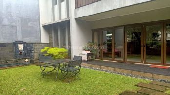 Rumah Mewah Halaman Taman Belakang Luas di Green Cove BSD City