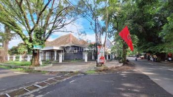 Disewakan Rumah Luas, Hook Mewah Area Jl. Gunung gunung, Tengah Kota Malang