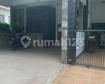 Rumah dijual 2½Lantai di Perumahan Mahogani Residence Cibubur