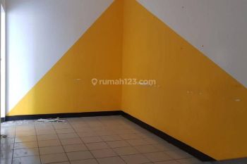 Disewakan Ruang Usaha Cocok utk showroom, kantor, minimarket di Gatot Subroto