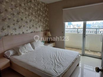 Sewa Apartemen Cosmo Mansion 1 Bedroom Lantai Tengah