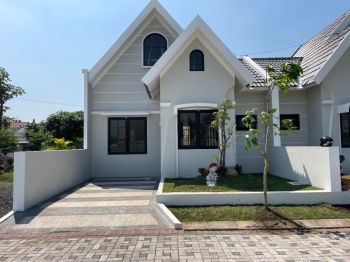 Rumah Minimalis American Style 77/45 di Pandaan, Jawa Timur