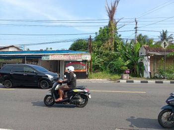tanah mangku jalan nasional di wates kulon progo yogyakarta
